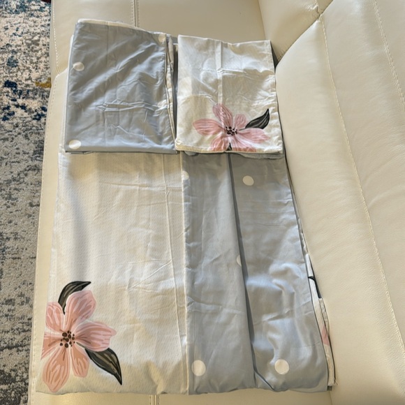 Healthful Slumber Other - NWT Twin/Twin XL Pretty Reversible Duvet Cover Set Floral & Dots 2 Pillowcases